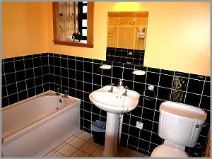 Algemene badkamer met ligbad