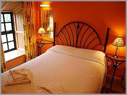 slaapkamer met tweepersoonsbed