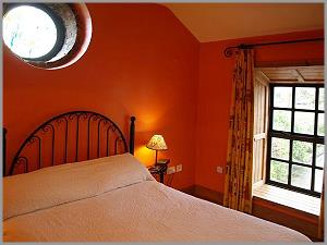 slaapkamer met tweepersoonsbed